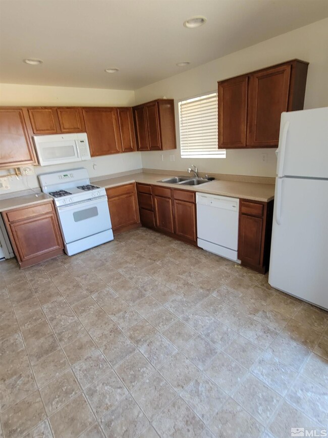 8812 Silverkist Dr, Reno, NV 89506 - photo 3