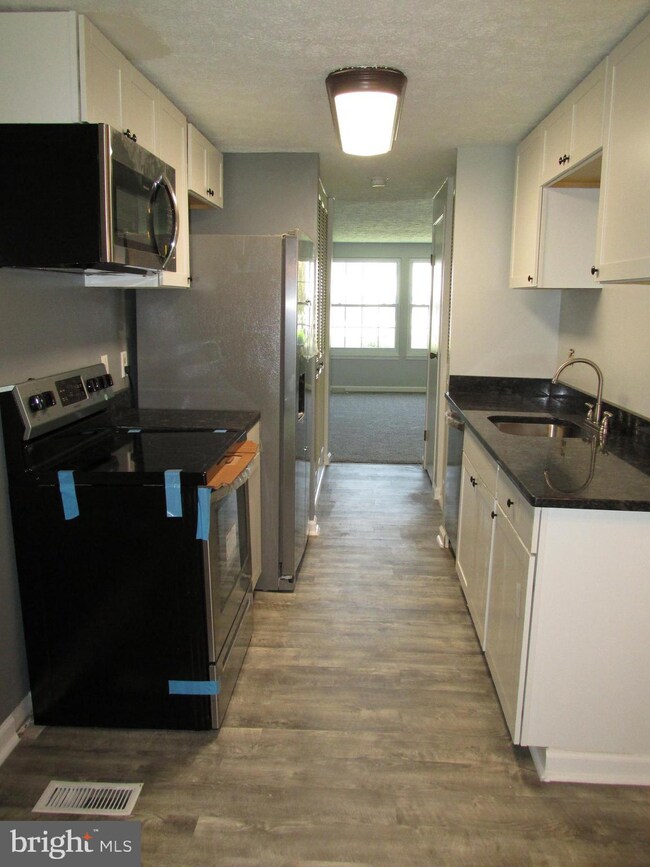 4407 Hallfield Manor Dr, Nottingham, MD 21236 - photo 3