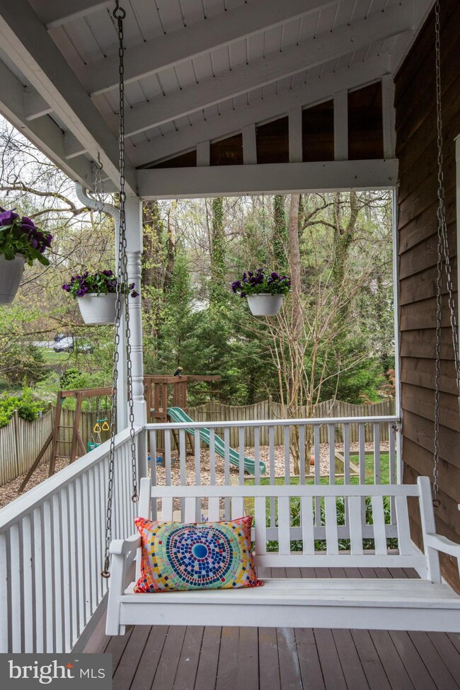 10541 Wheatley St, Kensington, MD 20895 - photo 3