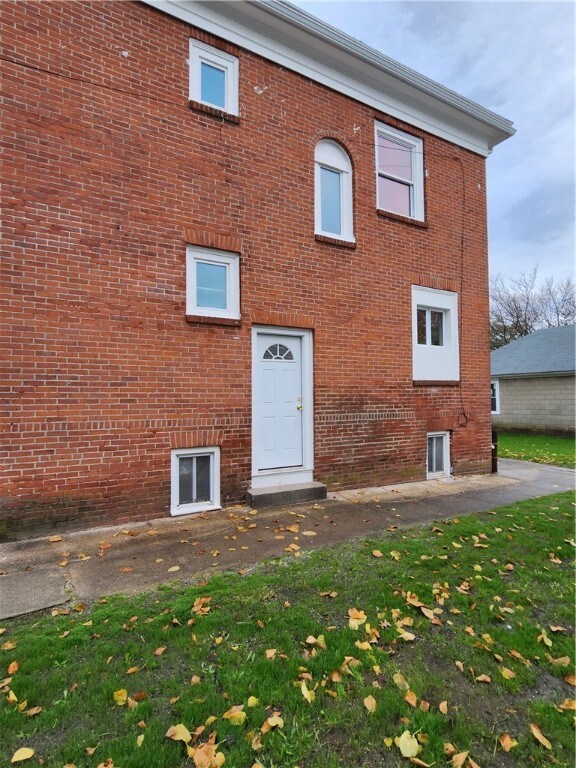 53 Edgewood Ave, Cranston, RI 02905 - photo 6