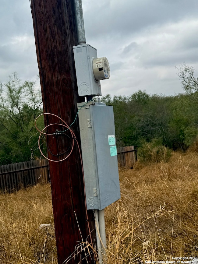 103 S Oleander Ave, Cotulla, TX 78014 - photo 3