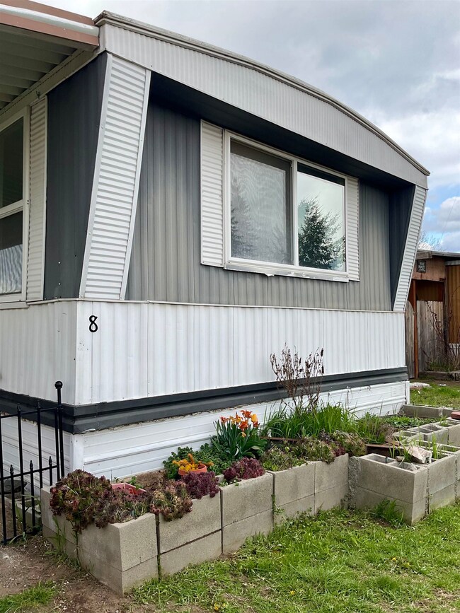 300 S Fir Ave unit 8, Deer Park, WA 99006 - photo 3