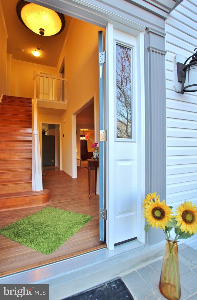 13540 Smallwood Ln, Chantilly, VA 20151 - photo 2