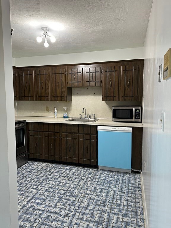 Sagamore Place Condominiums unit 705, Quincy, MA 02171 - photo 3