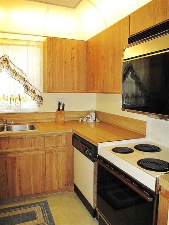 Kitchen in mint condition (3)