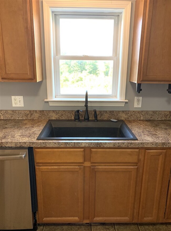 210 Brookview Dr, Hooksett, NH 03106 - photo 6