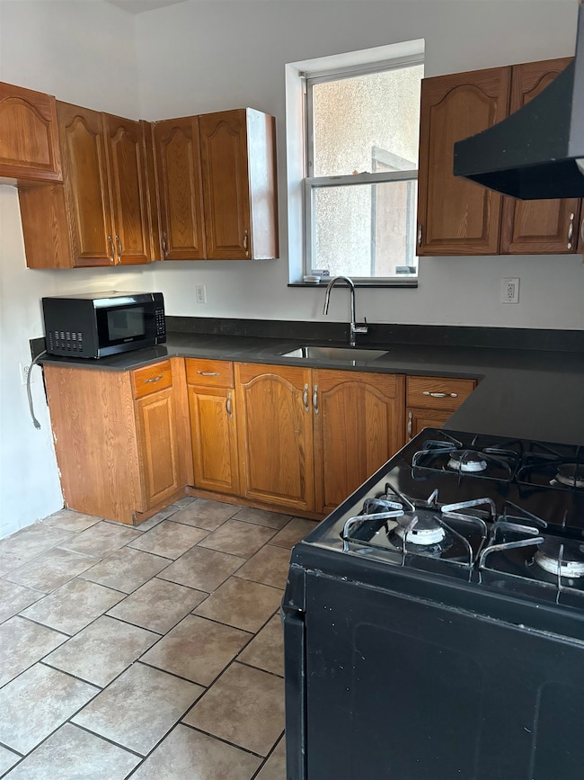 178 Orient St unit 2, Bayonne, NJ 07002 - photo 2