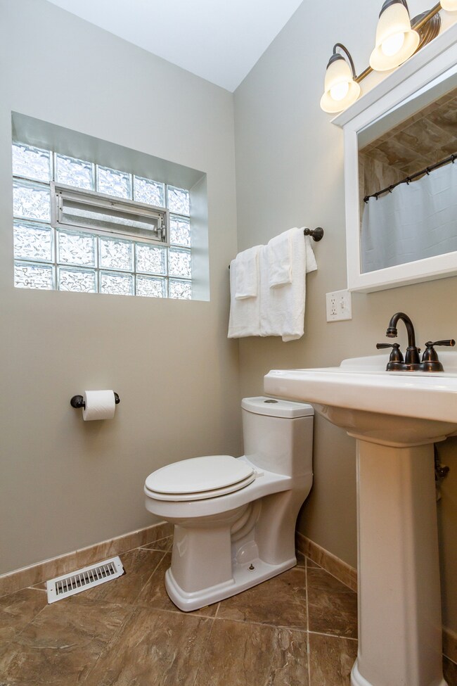 1170 S East Ave, Oak Park, IL 60304 - photo 5