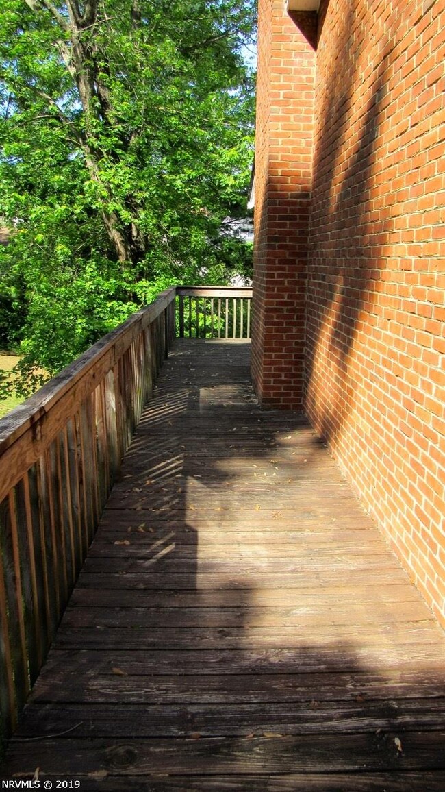 2003 Carroll Dr, Blacksburg, VA 24060 - photo 4