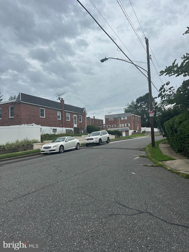 8817 R Danbury St, Philadelphia, PA 19152 - photo 4