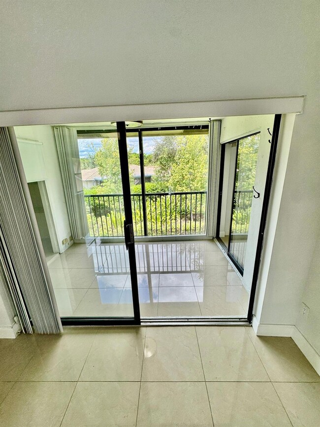 9657 Riverside Dr unit H5, Coral Springs, FL 33071 - photo 5