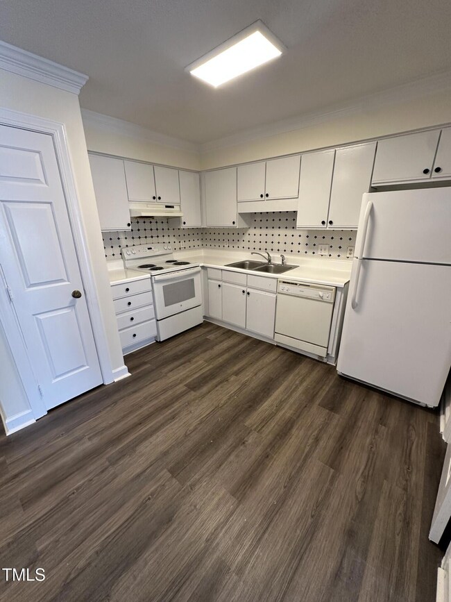 3533 Ivy Commons Dr unit 302, Raleigh, NC 27606 - photo 4