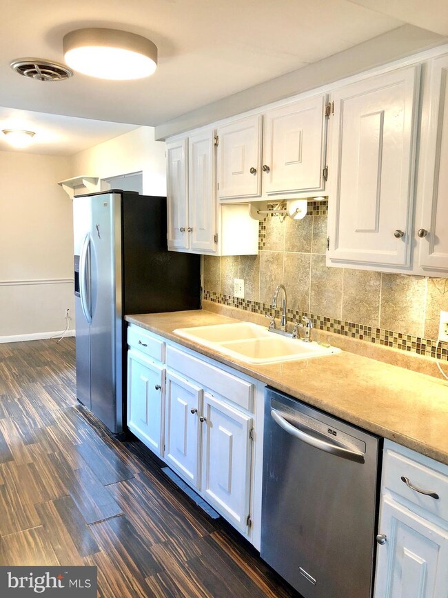 2242 Fort Pickens Ct unit A, Dumfries, VA 22026 - photo 5