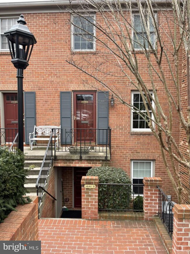 1642 Beekman Place NW unit B, Washington, DC 20009 - photo 2