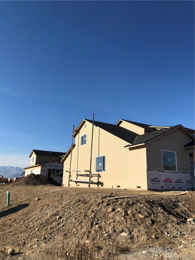 284 N Nevada Ave, East Wenatchee, WA 98802 - photo 2
