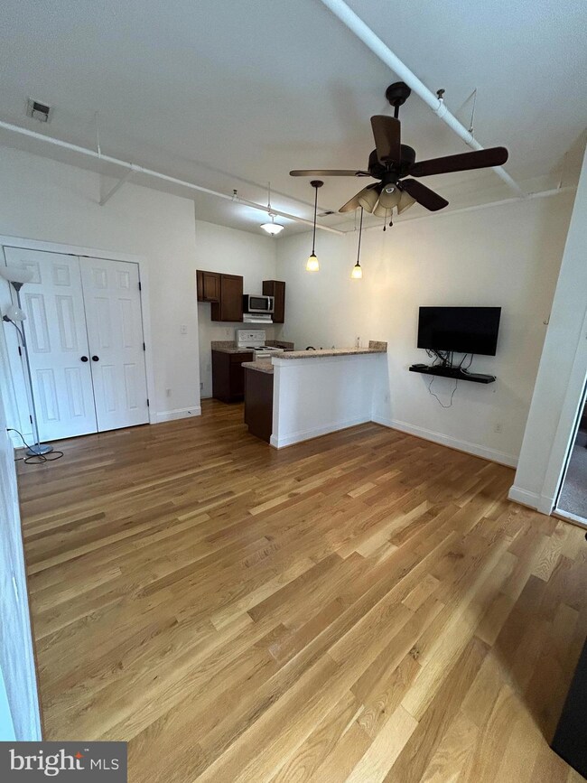 302 N Cameron St unit 205, Winchester, VA 22601 - photo 2
