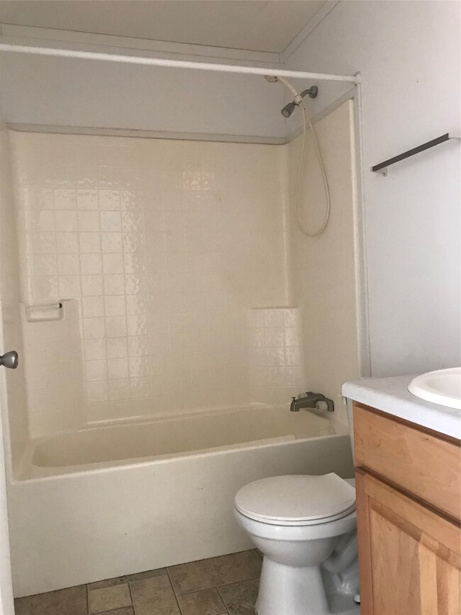 17025 Wellborne Rd unit D, Pearland, TX 77584 - photo 3