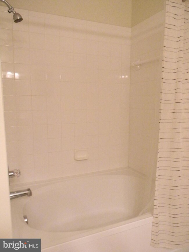 12945 Centre Park Cir unit 101, Herndon, VA 20171 - photo 6