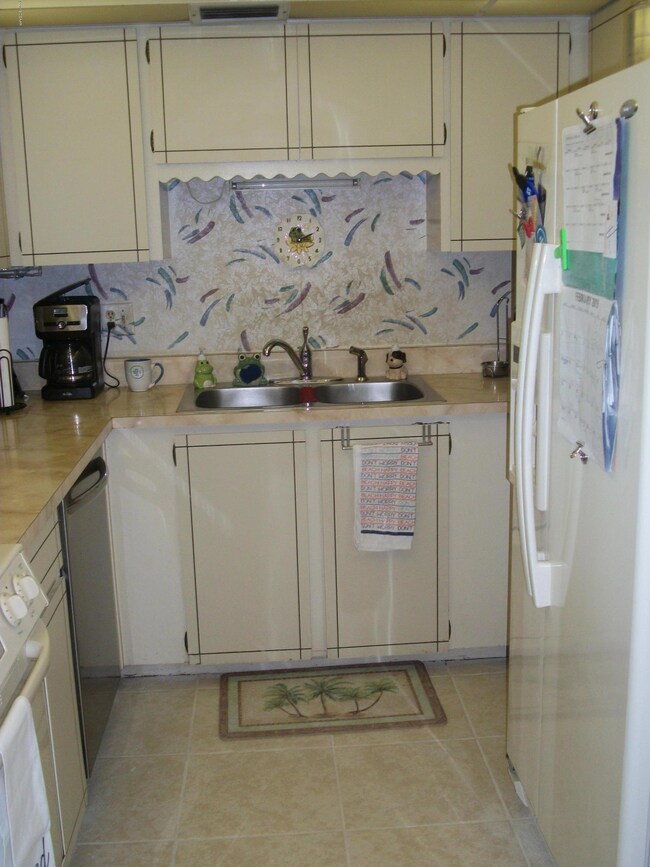 1010 Kitchen 2