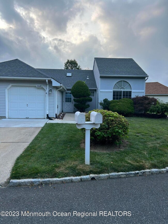 660B Azalea Plaza unit B, Monroe Township, NJ 08831 - photo 3