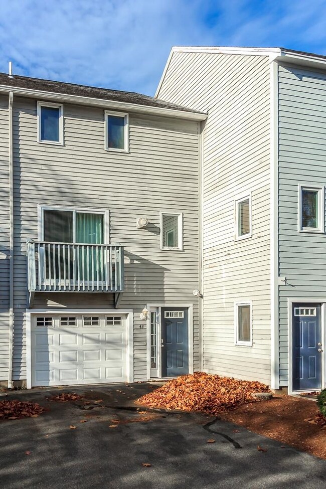 42 Profile Cir, Nashua, NH 03063 - photo 3