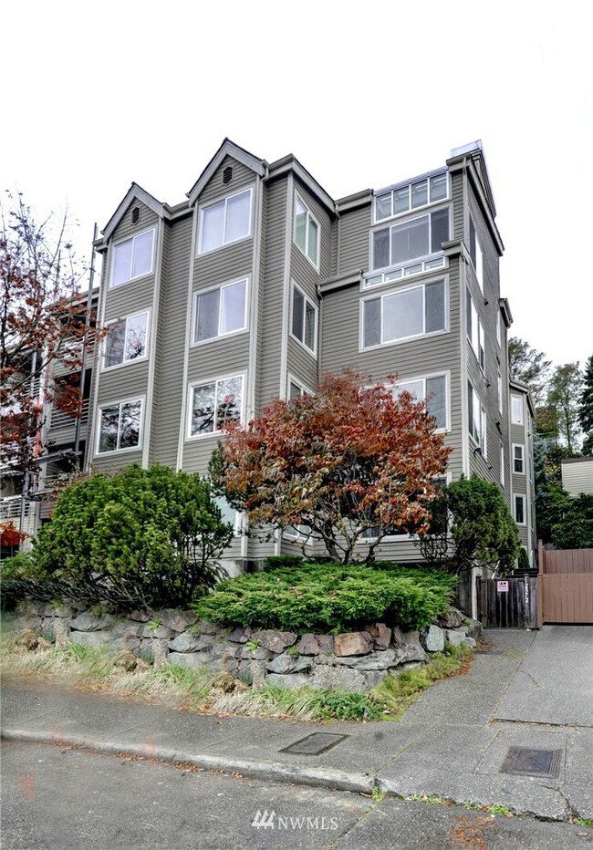 2572 14th Ave W unit 203, Seattle, WA 98119 - photo 2