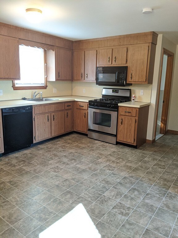 44 Chestnut St unit 46, Bellingham, MA 02019 - photo 4