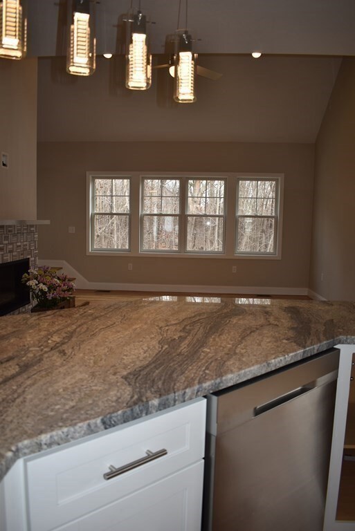 38 Victoria Dr unit 18, Rochdale, MA 01542 - photo 7