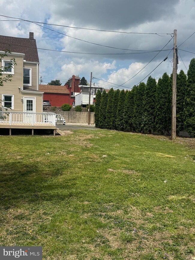 642 Brookline St, Reading, PA 19611 - photo 2