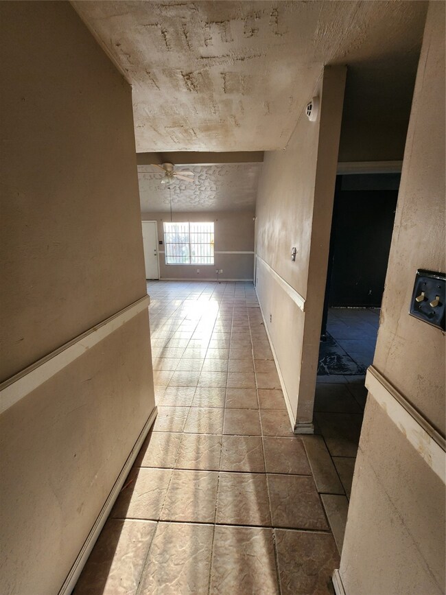 From entry looking through dining area to family r