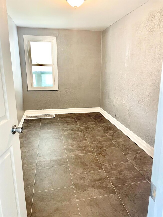 527 Niesen St, La Porte, IN 46350 - photo 6