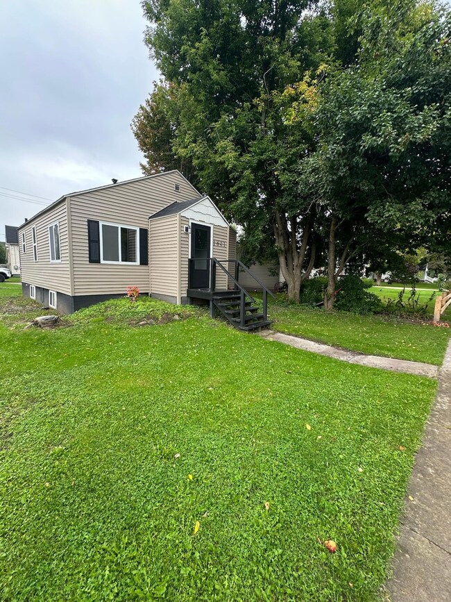 1601 Seymour St, Sault Sainte Marie, MI 49783 - photo 6