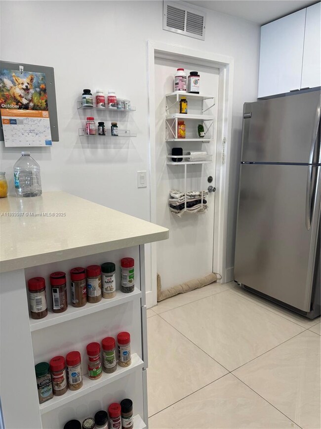 Quadomain Valencia Tower unit 2802, Hollywood, FL 33019 - photo 5