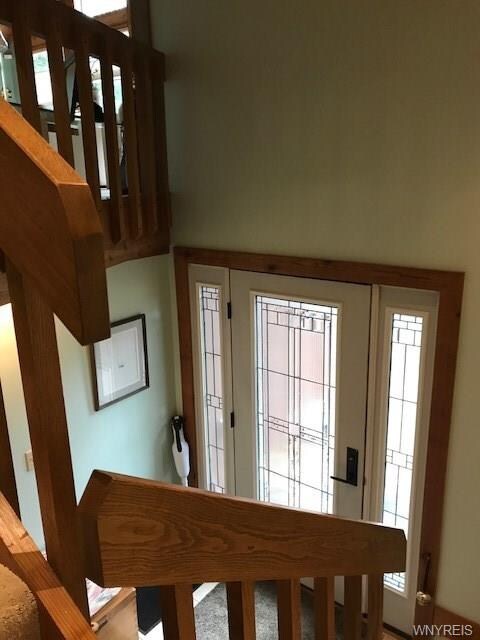Newer entrance door with leaded glass, ceramic til