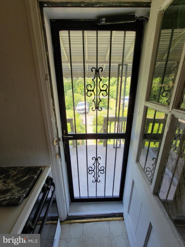 1014 Ellicott Dr, Baltimore, MD 21216 - photo 4