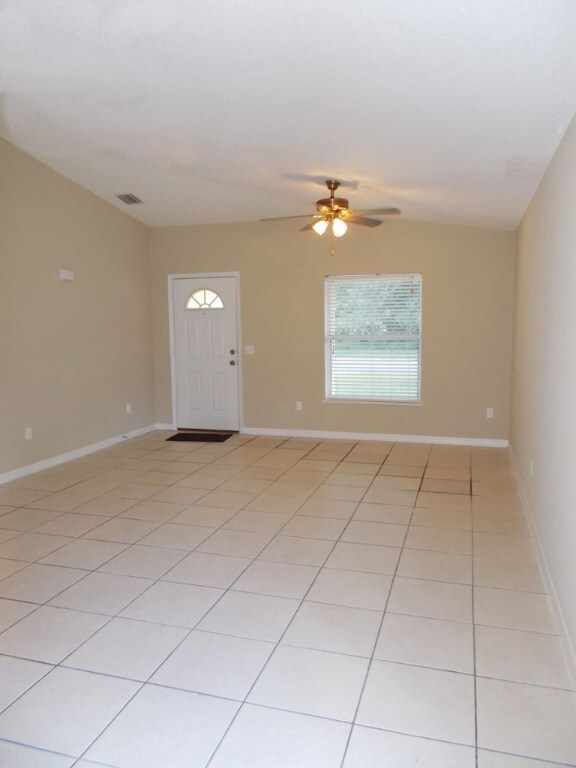 This is a long shot of a vacant unit....the ceilin
