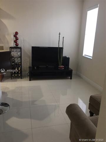 7508 NW 108 Path unit 7508, Doral, FL 33178 - photo 4