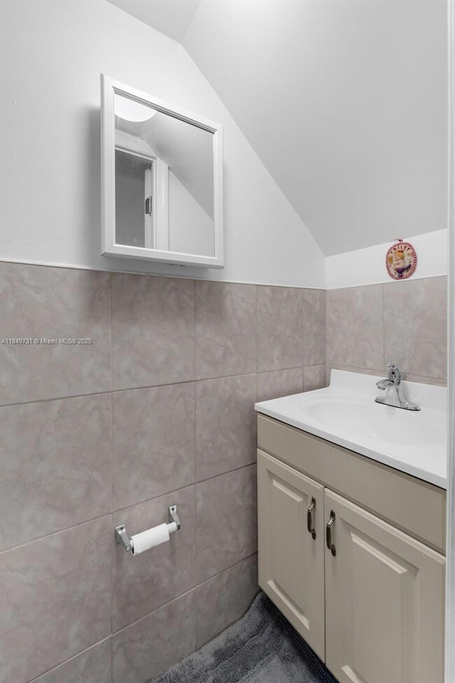 1159 W 41st Place unit 34, Hialeah, FL 33012 - photo 7