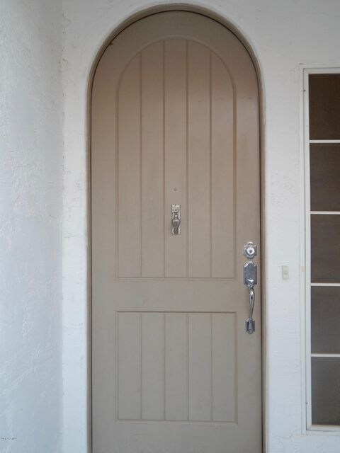 ROUNDED DOOR