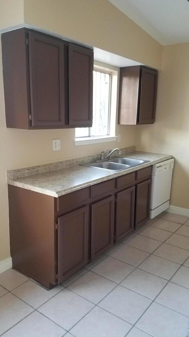 11433 Bob Mitchell Dr, El Paso, TX 79936 - photo 3