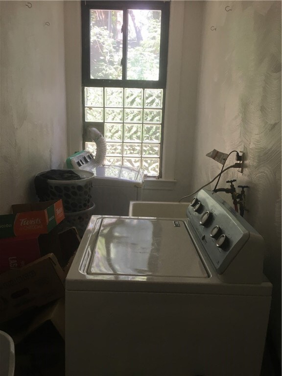 Both units have 1st floor laundry.