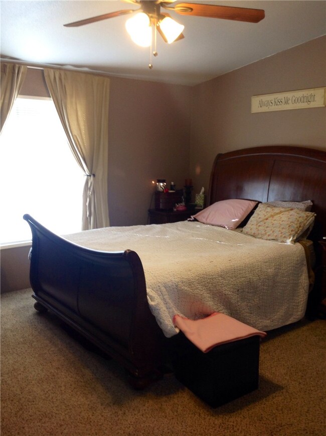 1502 Yelm Ave SE unit 3, Yelm, WA 98597 - photo 5