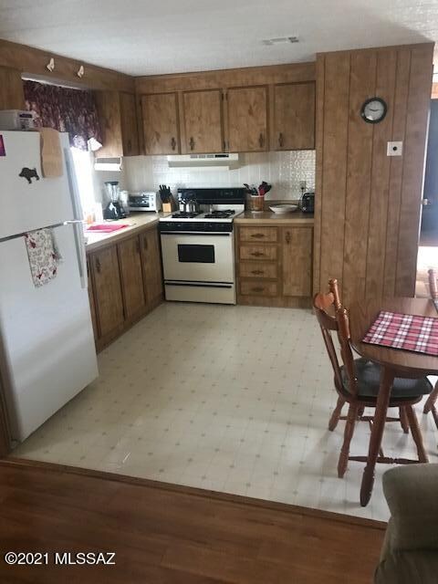 5850 Lazy S Kitchen