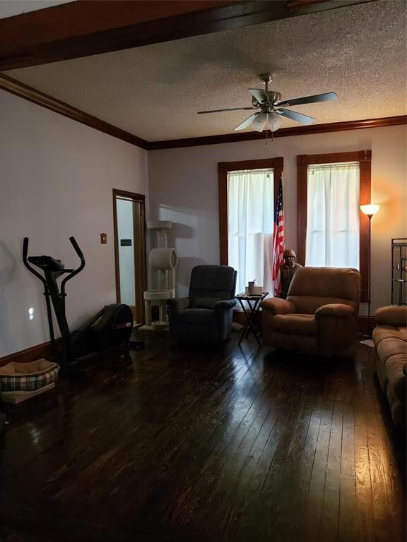 Gleaming floors in the livingroom.
