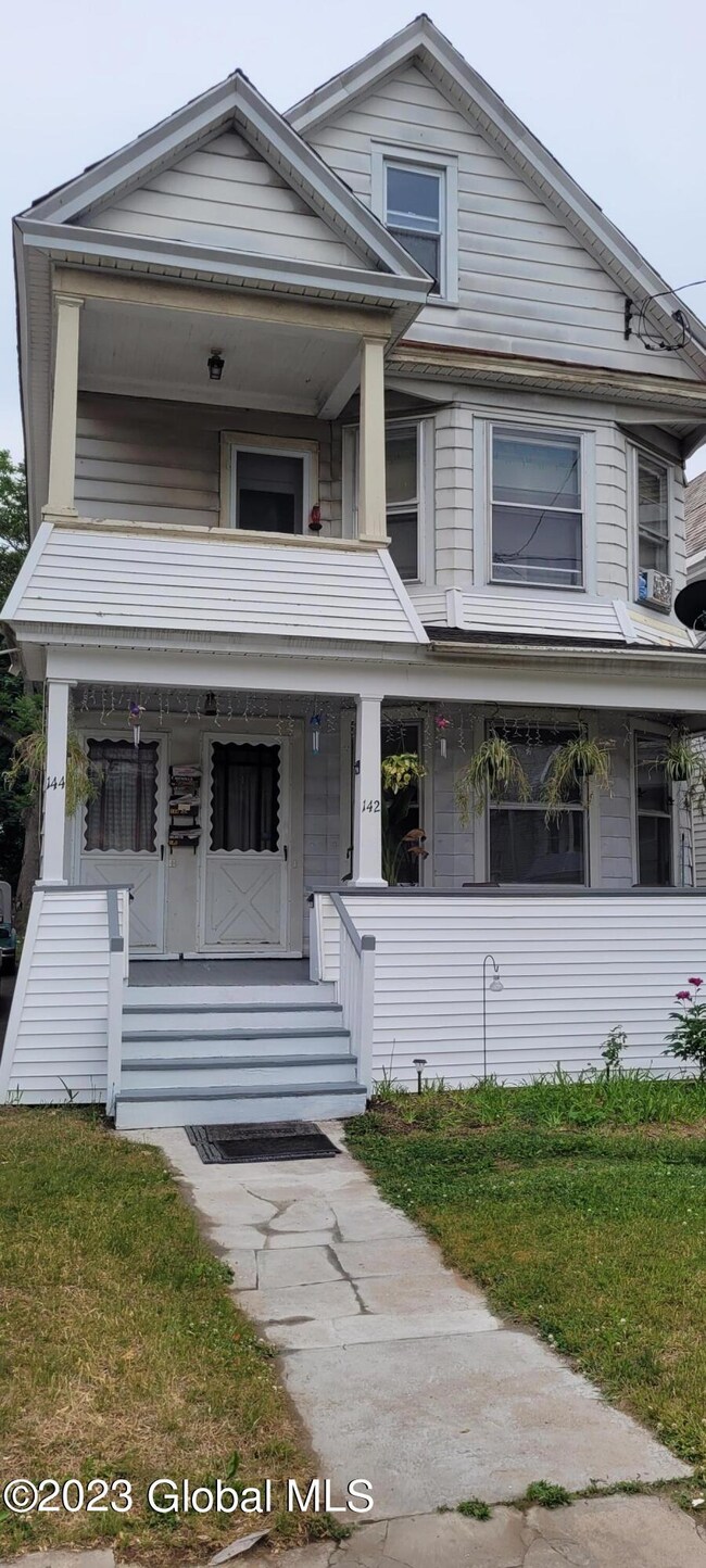 142 Mcclellan St, Schenectady, NY 12304 - photo 2