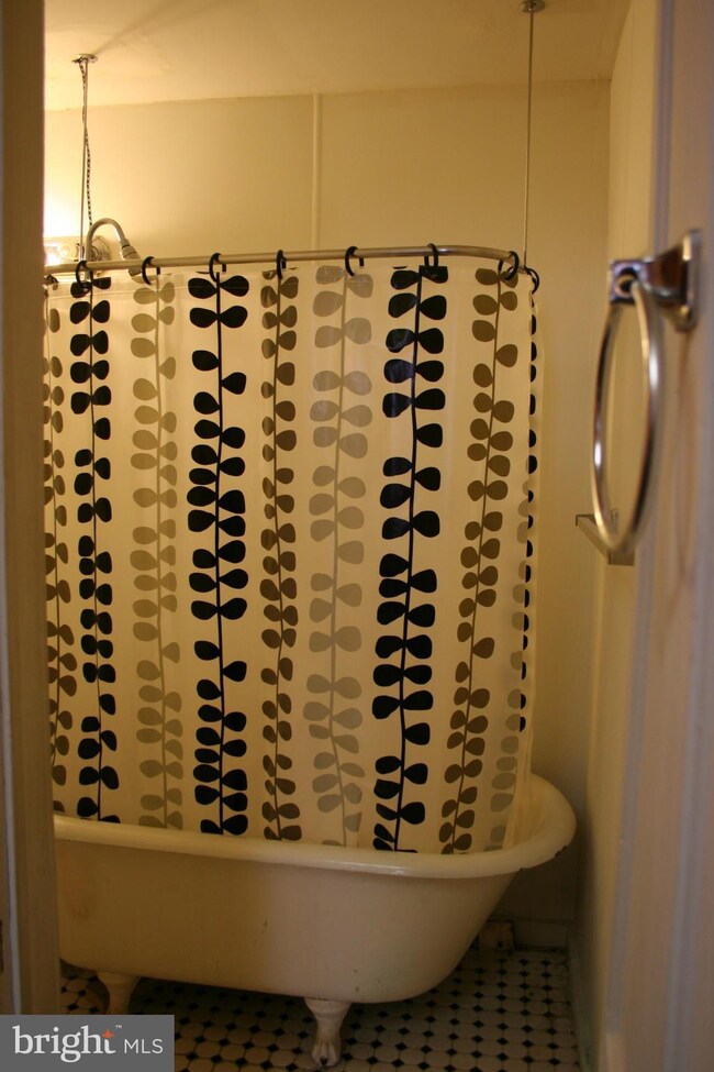 1720 Mcculloh St unit 3, Baltimore, MD 21217 - photo 6