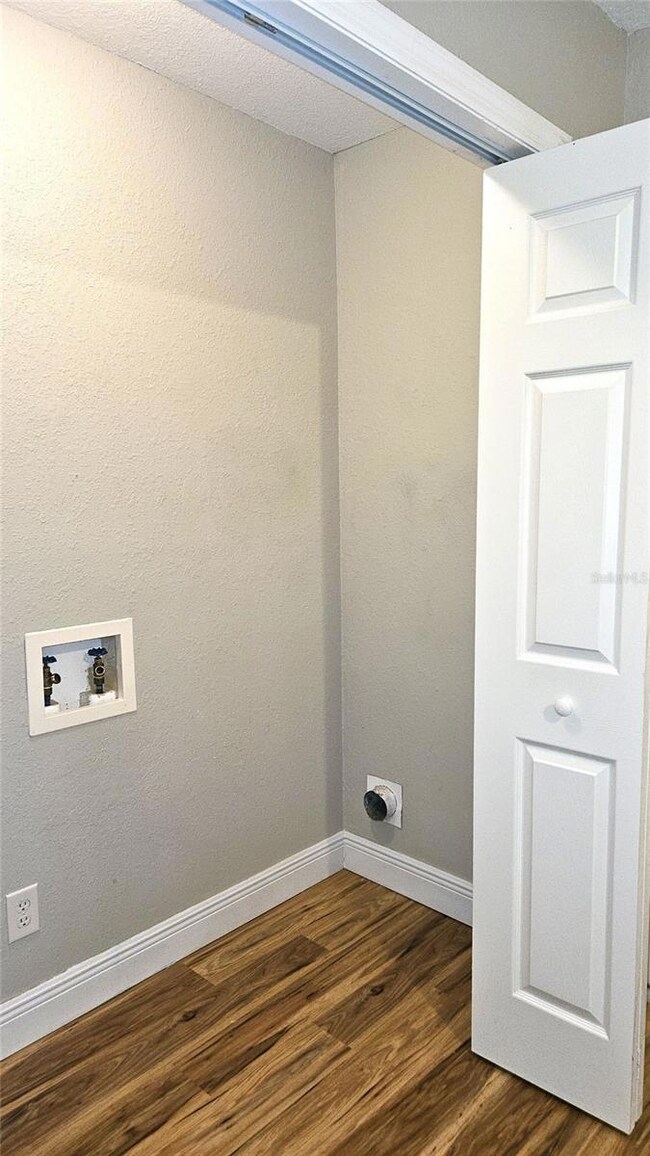 37306 Embassy Park Ln unit B11, Dade City, FL 33525 - photo 7