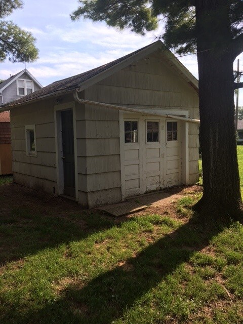 1113 Naomi St, Auburn, IN 46706 - photo 5