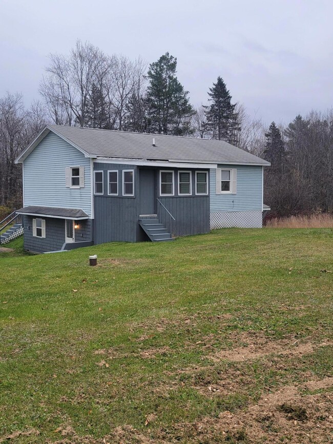 7 Jackson St, Dexter, ME 04930 - photo 4