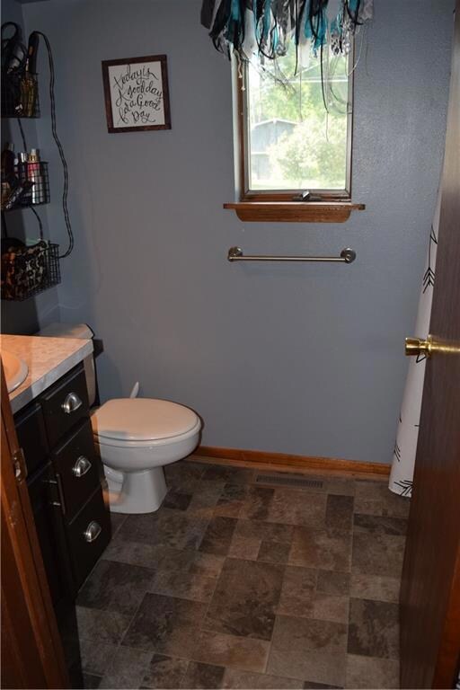 1011 N 8th Ave E, Newton, IA 50208 - photo 7